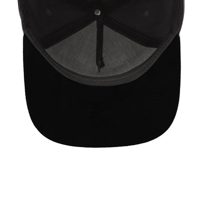 Gorra Sportcaps de 5 Paneles Gris Oscuro y Visera de Gamuza Negra Ajustable